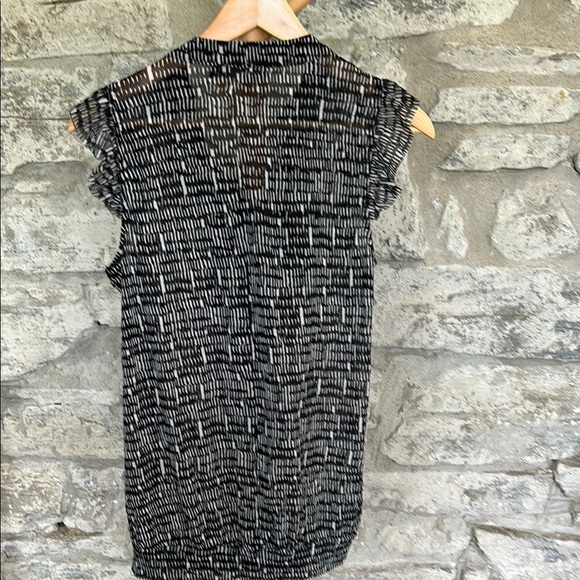 Ruffled mesh top - Picture 2 of 7